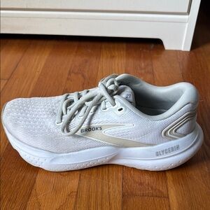 Women’s brooks glycerin 21 size 8 white